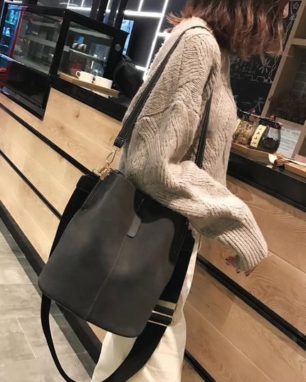 Blake Shoulder Bag -Black