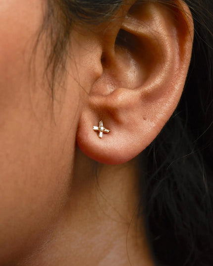 10K Yellow Gold 1/10 Cttw Round and Baguette Diamond Criss Cross X Stud Earring (H-I Color, I1-I2 Clarity)
