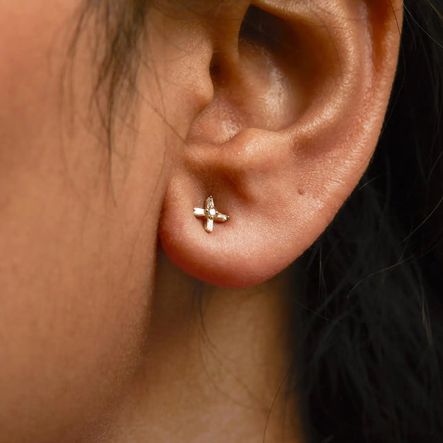 10K Yellow Gold 1/10 Cttw Round and Baguette Diamond Criss Cross X Stud Earring (H-I Color, I1-I2 Clarity)