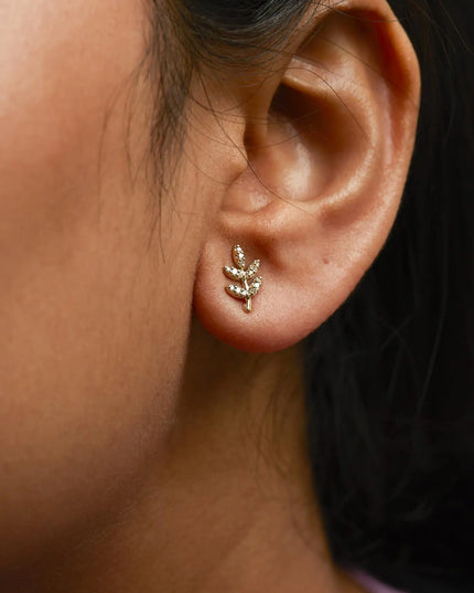 10K Yellow Gold 1/10 Cttw Diamond Accented Leaf and Branch Stud Earrings (H-I Color, I1-I2 Clarity)